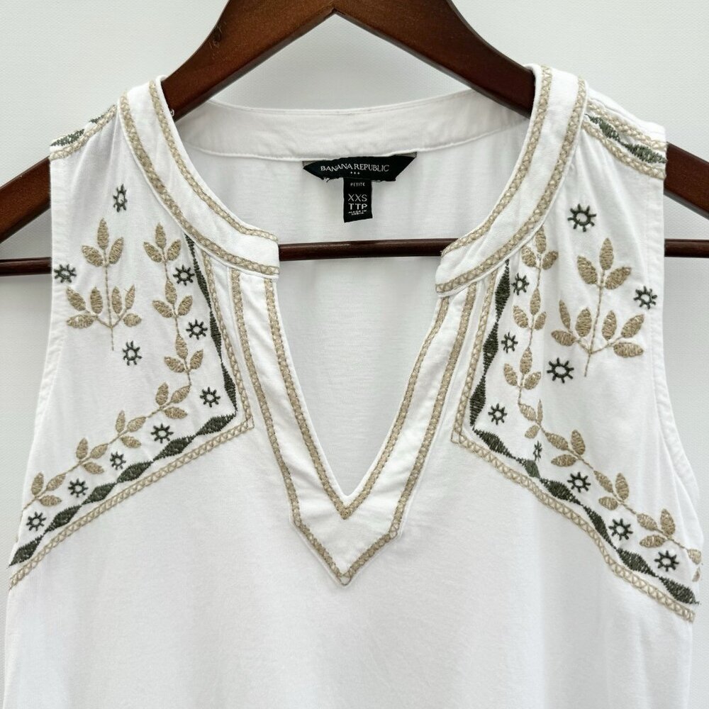 banana republic sleeveless top‎ XXS Embroidered Design White Green And Beige